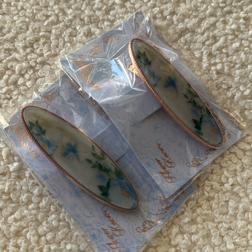 New Flower Knows coametics Butterfly cloud collar hair clip light blue